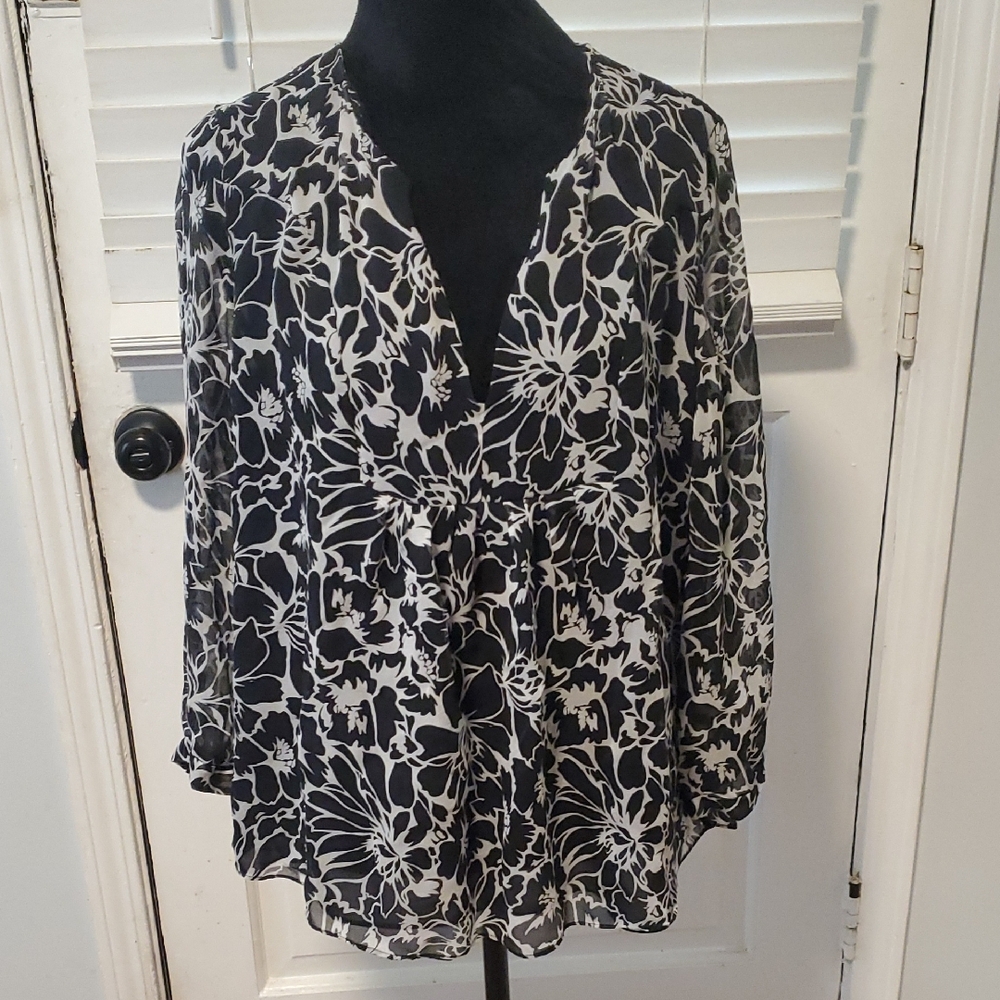 Diane Von Furstenberg Black and White Floral V-Neck Blouse